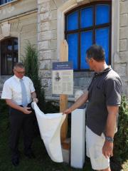 Odkritje spominske plošče pred Bayerjevo vilo v Rečici ob Paki 1